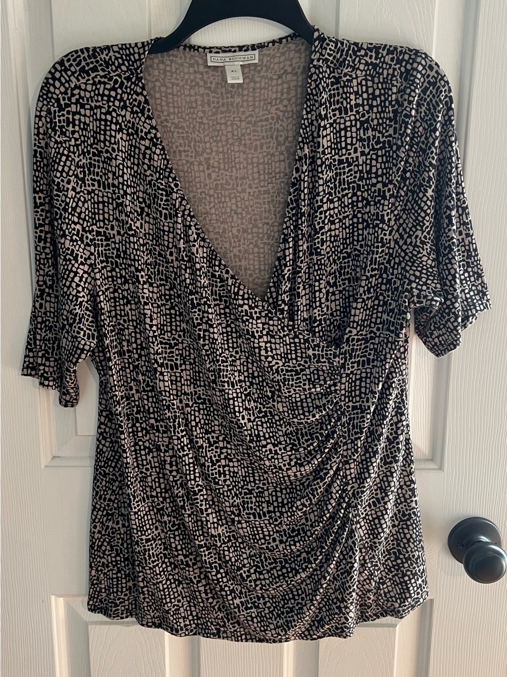 Dana Buchman Surplice V-Neck Top Size XL Black Tan Abstract Mosaic Print Knit